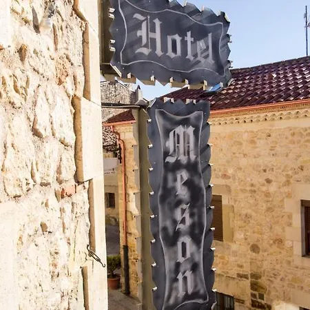 Meson Casa De Guzman בית הארחה 2*