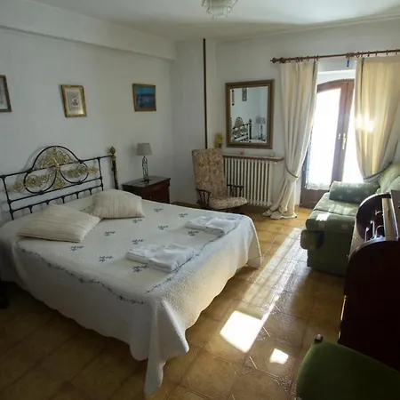Meson Casa De Guzman סנטו דומינגו דה סילוס