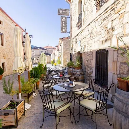 Meson Casa De Guzman 2* סנטו דומינגו דה סילוס